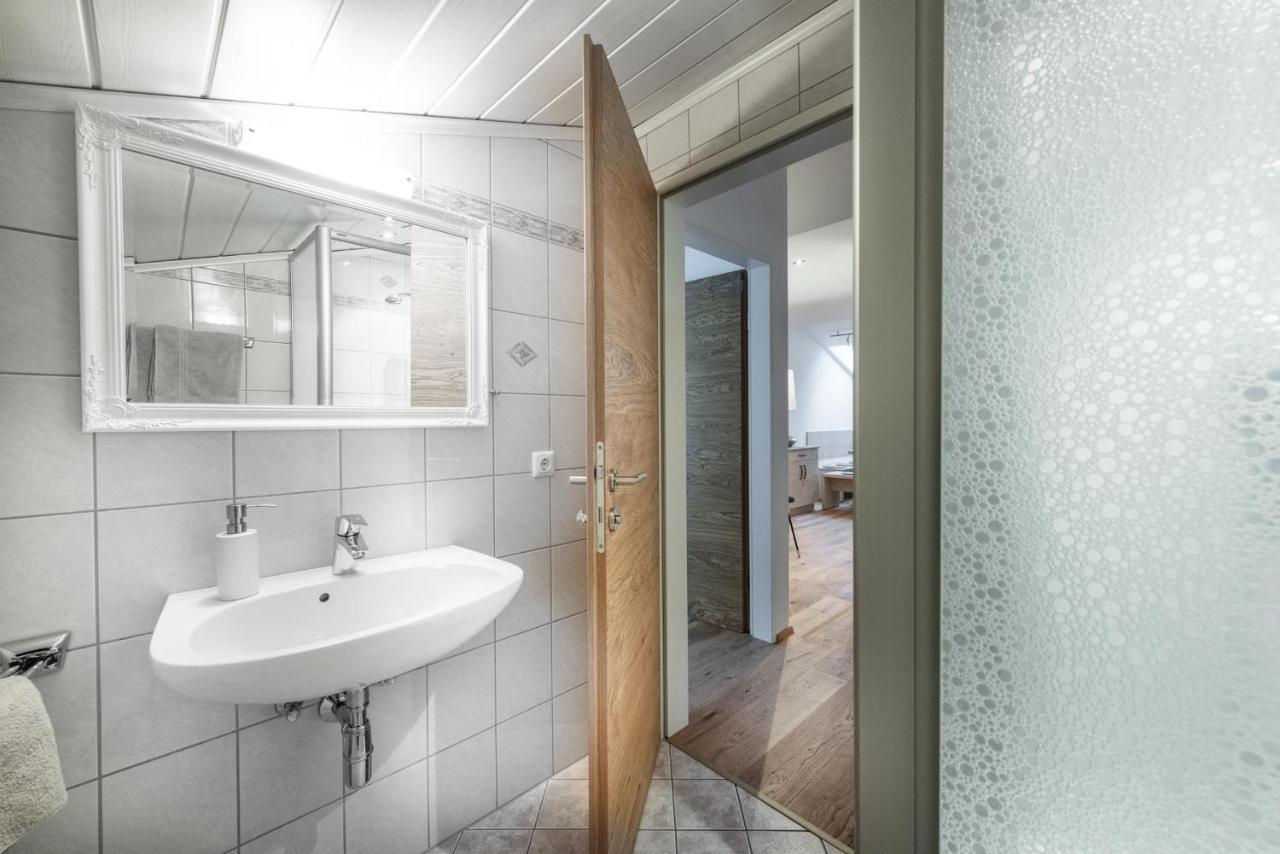 Ladinger, Appartement *