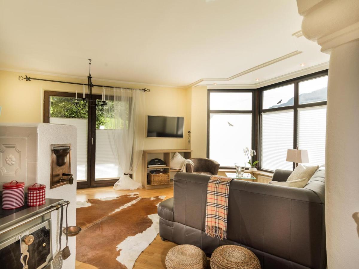 Ladinger, Appartement *