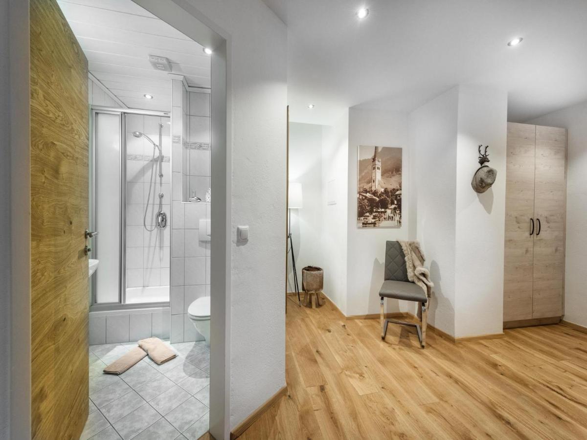 Ladinger, Appartement *
