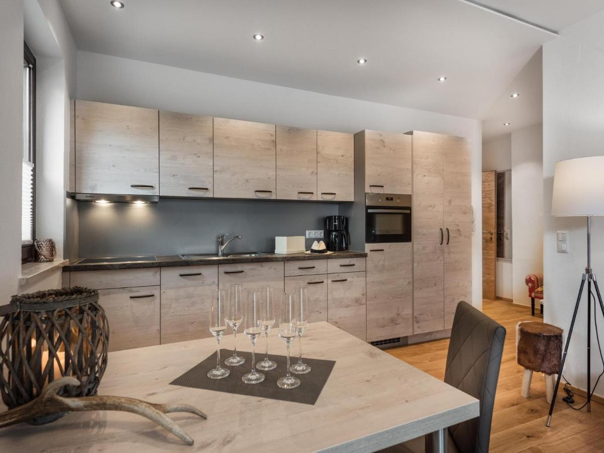 Ladinger, Appartement