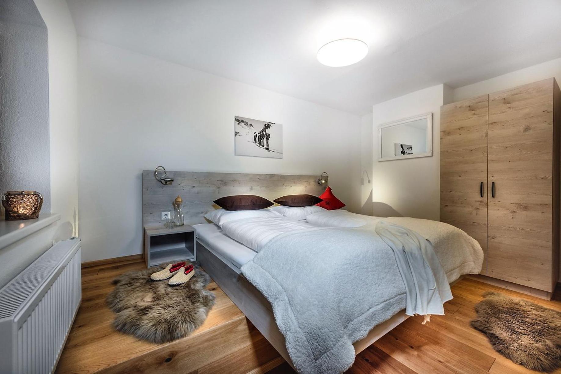 Ladinger, Appartement